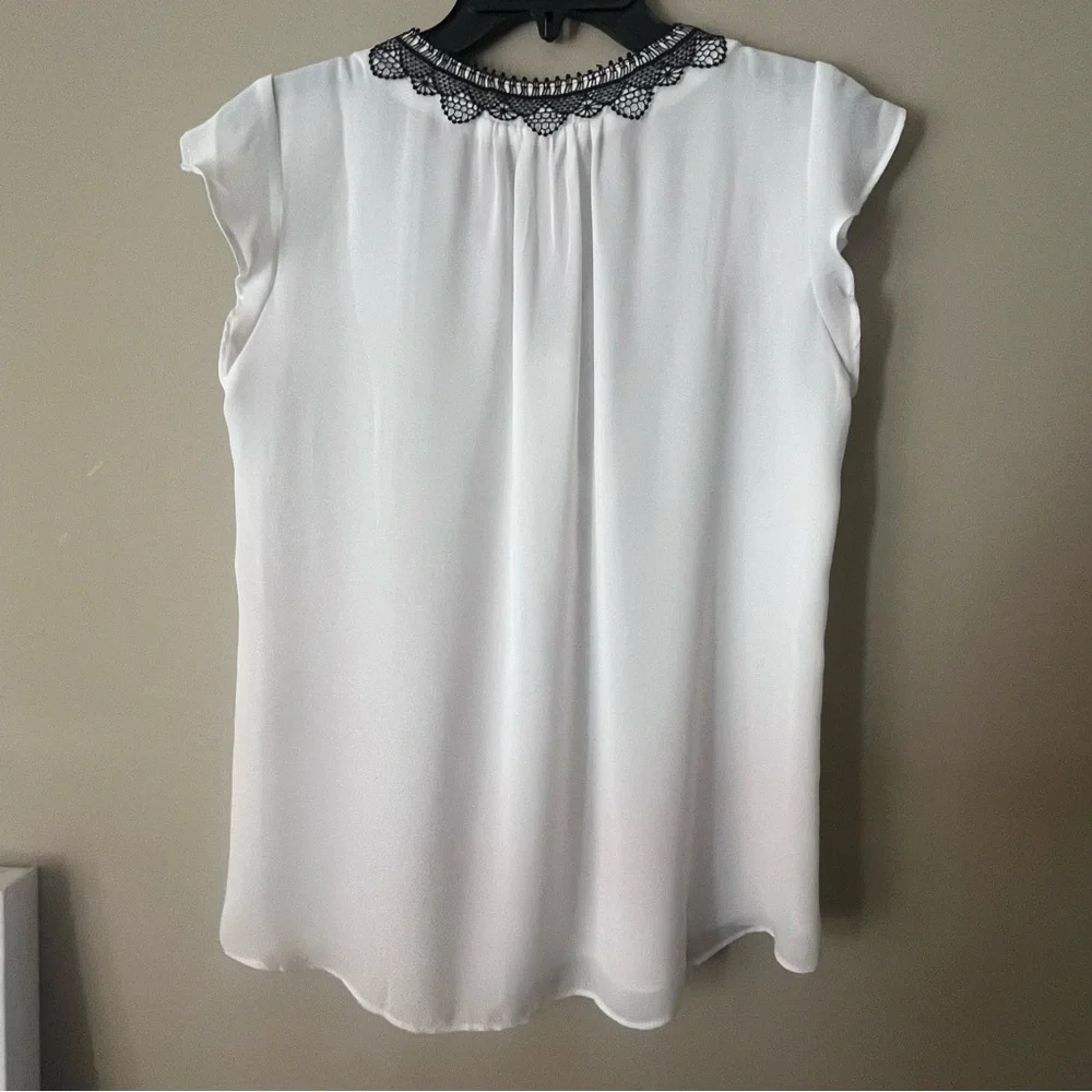 White House Black Market off white Lace Trim Cap-Sleeve Top Size 4 - Picture 3 of 8